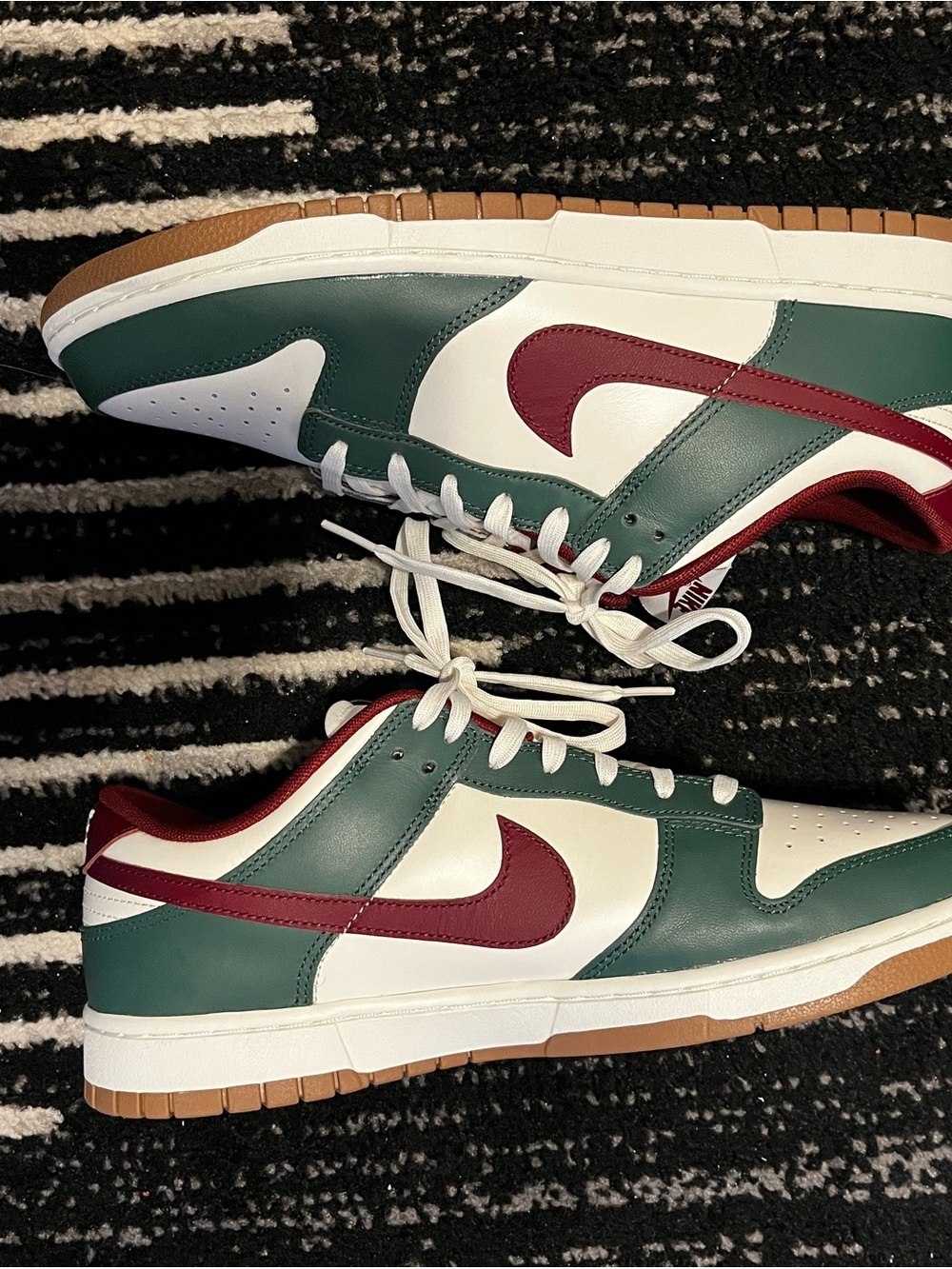 Nike dunk Men’s Low-Top Sneaker - Green/White/Burgundy